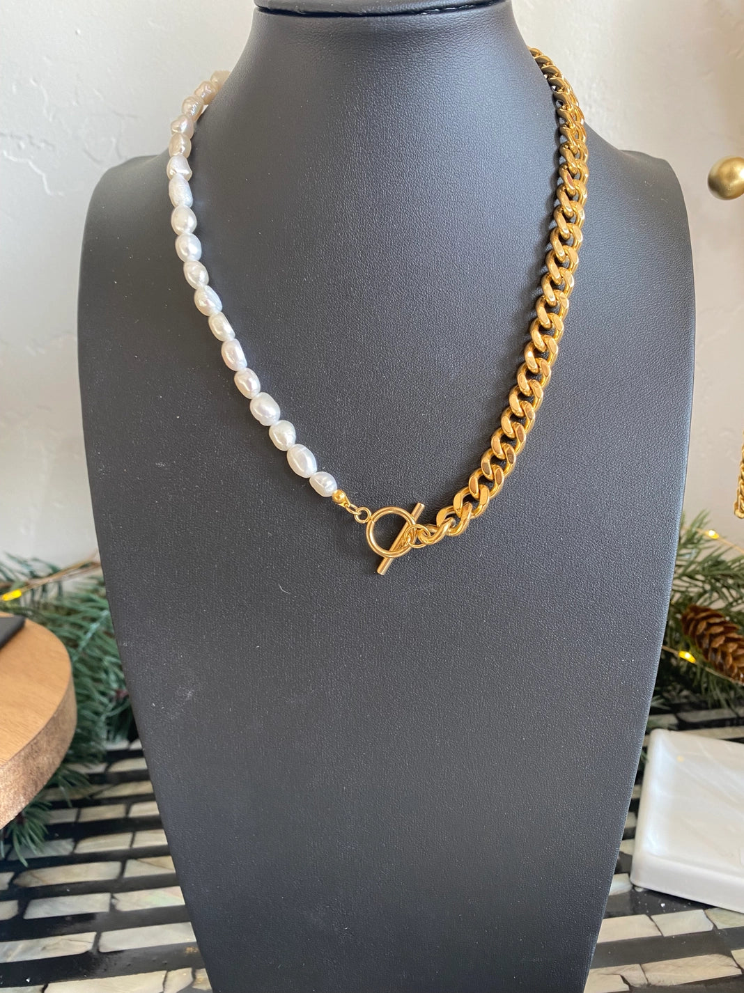 Modern Pearl & Chain Necklace