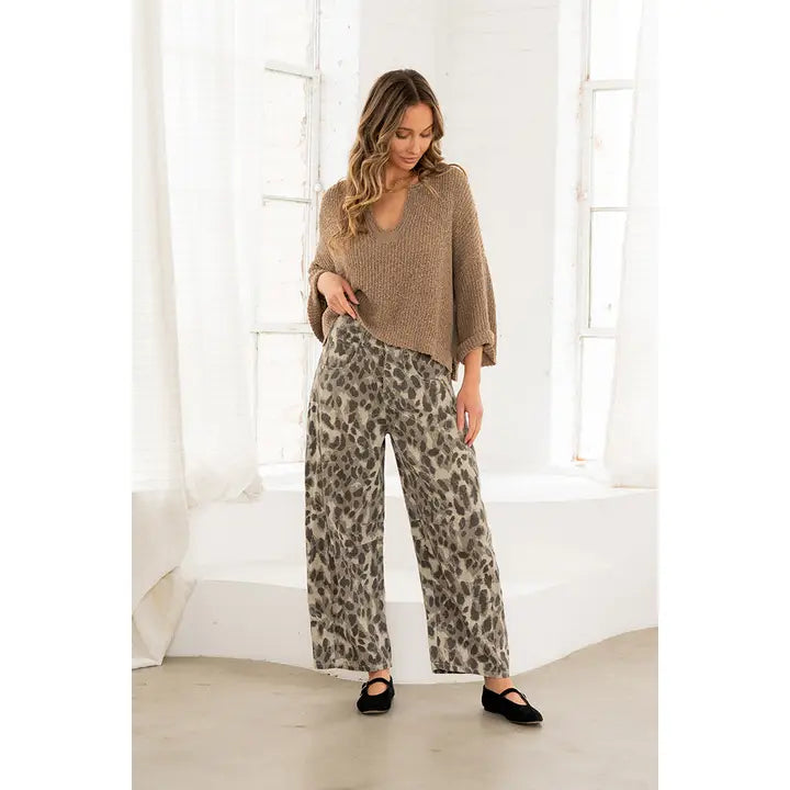 Plus Boxy Fit V Neck 3/4 Sleeve Knit Top